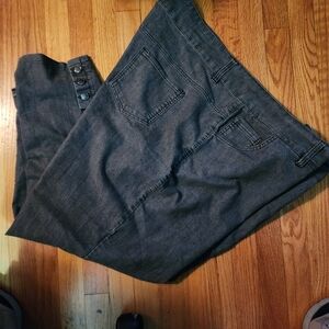 Women's Dark Gray Cropped Jeans